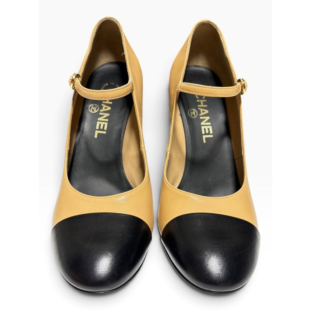 Chanel 2022 Metiers d'Art Pearl CC Cap Toe Mary Jane Pumps Beige Black 38 8 - Picture 5 of 12